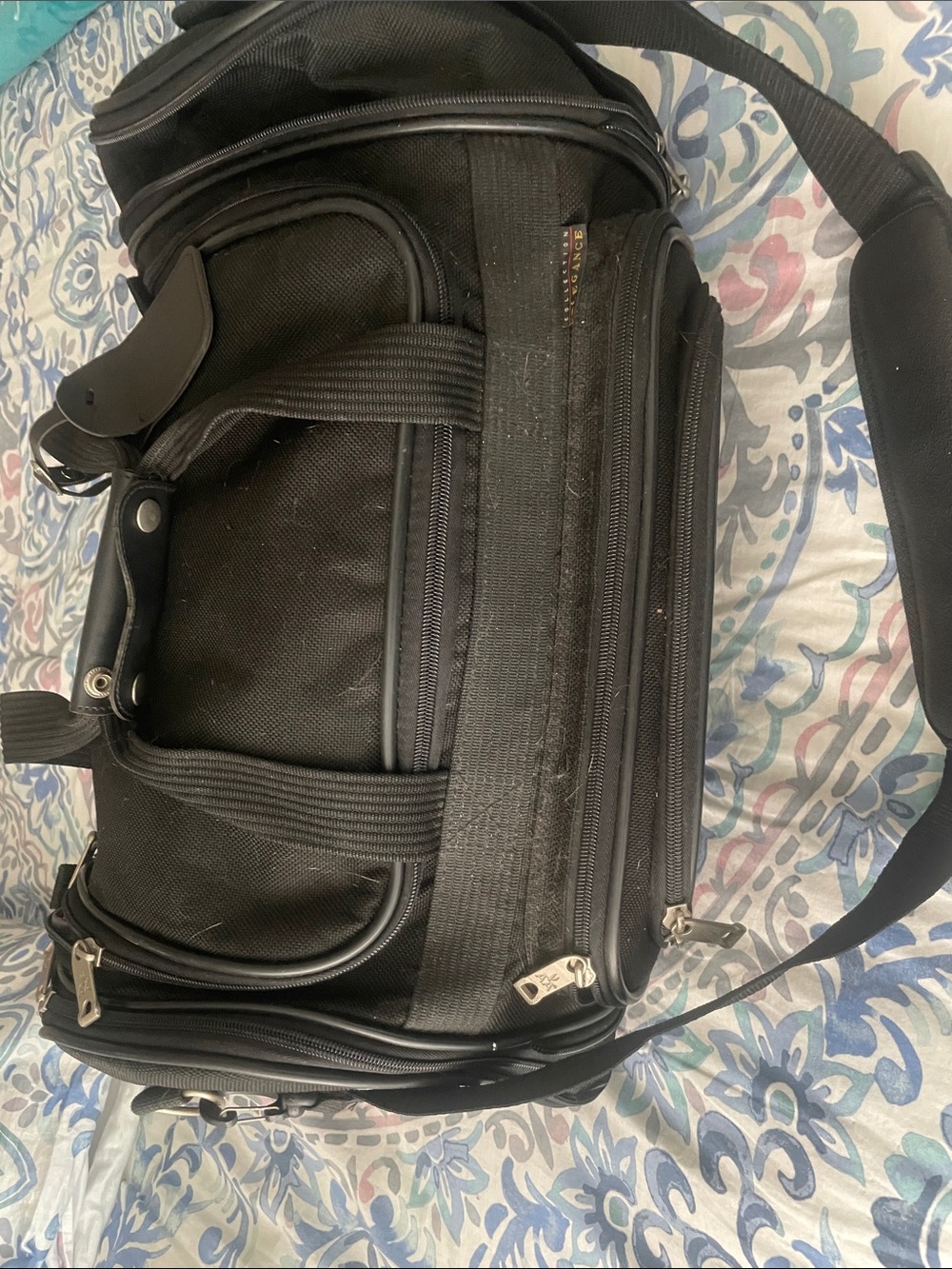 Men’s Black Travel Duffel Bag with Shoulder Strap